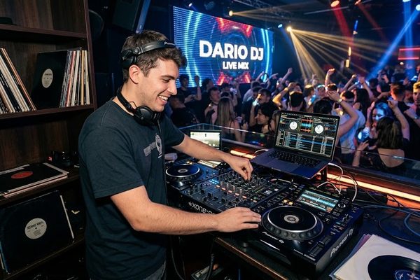DEEJAY