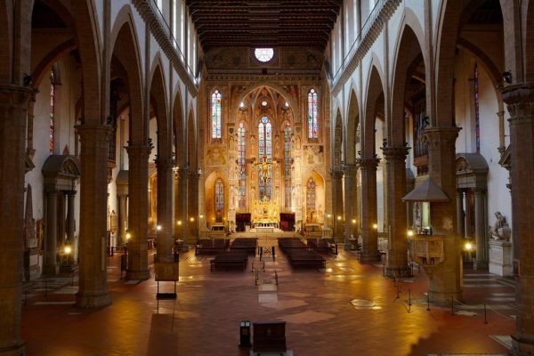 Santa Croce, in numeri e lingua