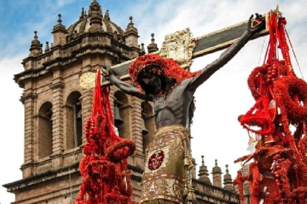 SETTIMANA SANTA TRADIZIONE DELLA REGIONE DI CUSCO PERÚ