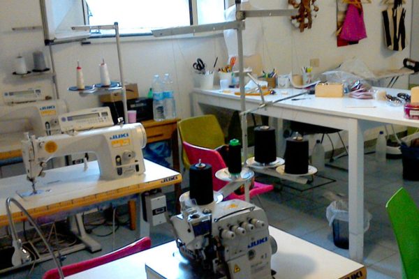 Fili, stoffe e fantasia: il laboratorio Magico con la mia Nonna!