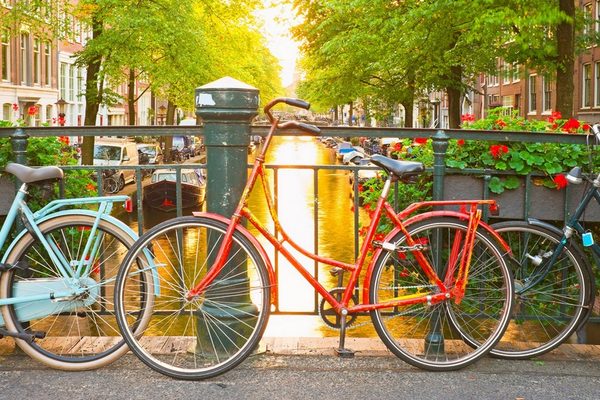 IL CICLISMO, DA UN MEZZO DI TRASPORTO A UN GRANDE SPORT