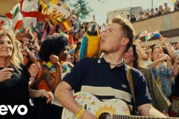 IL NOSTRO CANTANTE PREFERITO